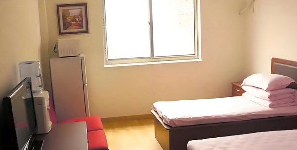 落户政策条件留学生_变态男躲女神床下，尺度生猛的日本电影！ 尺合去更适做复诊远程医疗
