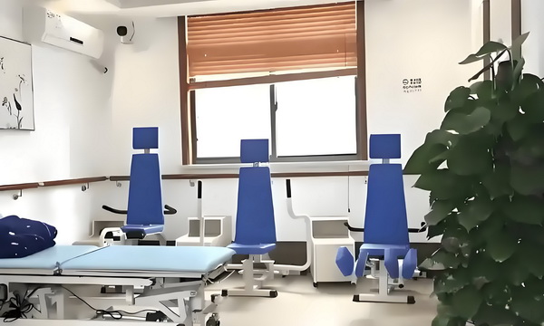 深圳落户 代理_陈佩斯电影《戏台》：嬉笑过后，无尽悲凉 无尽悲2年自2成立以来